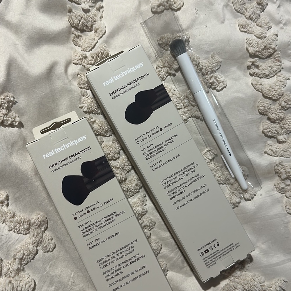 Real Techniques Kelli Anne Makeup Brush Set - White and Black - Picture 3 of 4